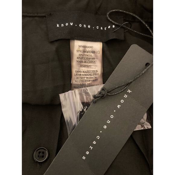 Know One Cares Women's Button Front Blouse Medium Black NWT Puff Long Sleeves - Picture 4 of 4